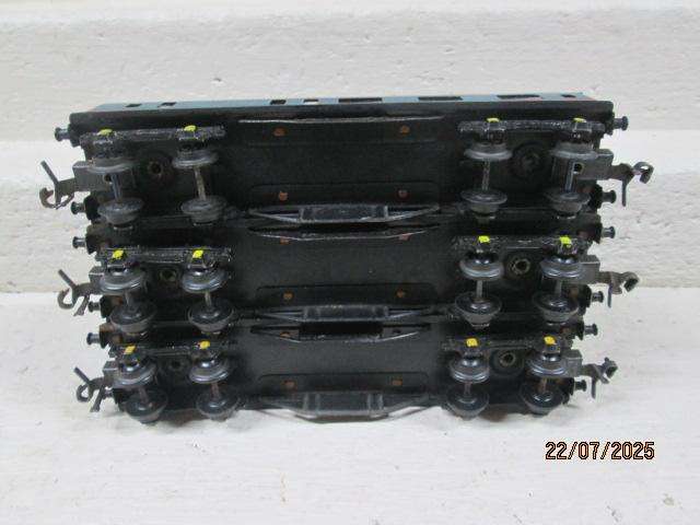 HO / OO SCALE - TTR - PASSENGER COACHES - THE GAYDON FLYER -  X3