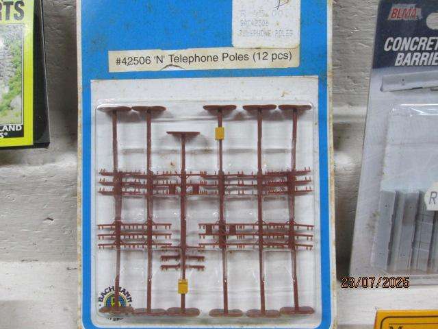 N SCALE - VARIOUS SCENERY ITEMS - BOXED