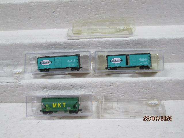 N SCALE - INTERMOUNTAIN RAILWAY - VARIOUS GOODS WAGONS - X3 - BOXED