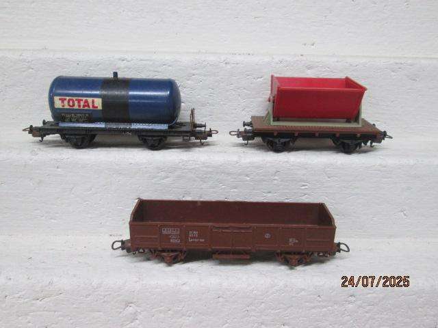 HO SCALE - LIMA - VARIOUS GOODS WAGONS - X3