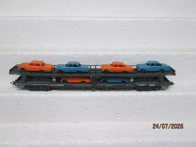 HO SCALE - LIMA - DB CAR CARRIER WITH MERCEDES CAR LOAD