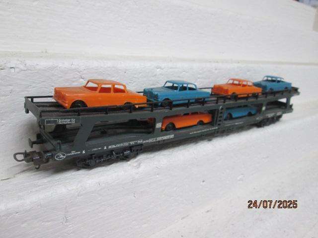 HO SCALE - LIMA - DB CAR CARRIER WITH MERCEDES CAR LOAD