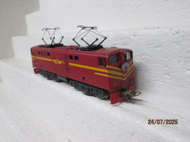 HO SCALE - LIMA - SAR - RED 5E ELECTRIC LOCOMOTIVE