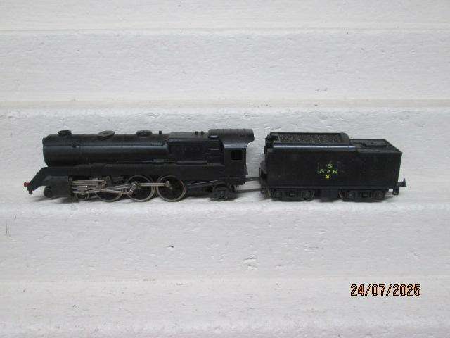 HO SCALE - LIMA - SAR - 4-6-2 STEAM LOCOMOTIVE - BOXED