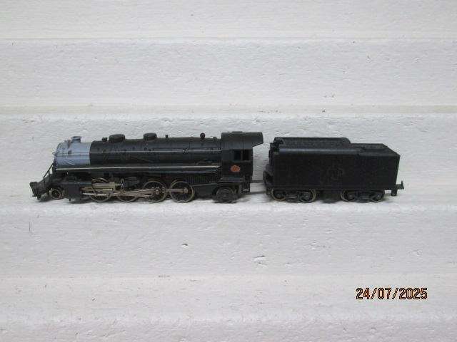 HO SCALE - LIMA - SAR - 2-8-2 STEAM LOCOMOTIVE