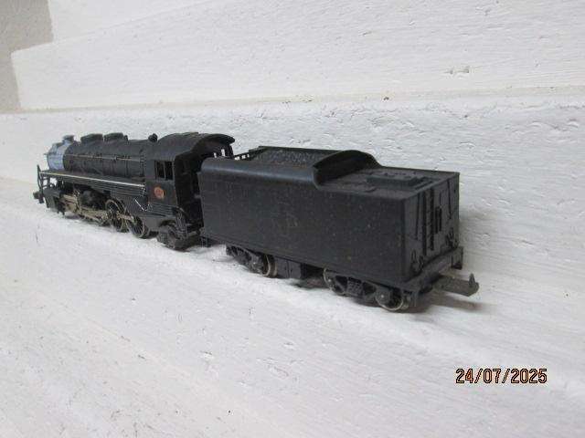 HO SCALE - LIMA - SAR - 2-8-2 STEAM LOCOMOTIVE