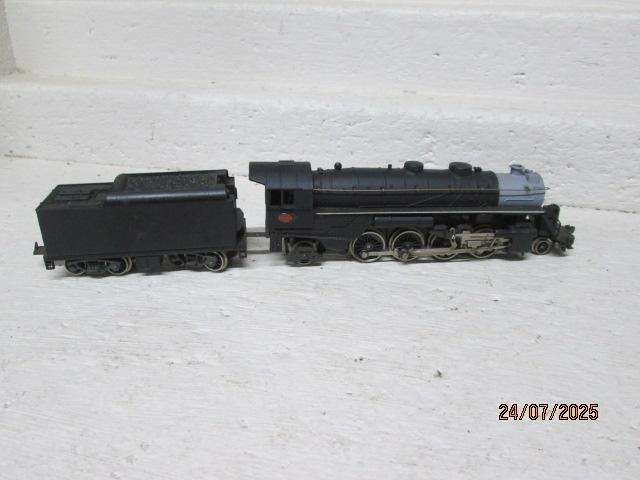 HO SCALE - LIMA - SAR - 2-8-2 STEAM LOCOMOTIVE
