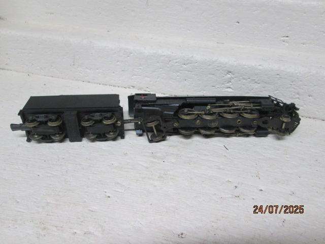 HO SCALE - LIMA - SAR - 2-8-2 STEAM LOCOMOTIVE