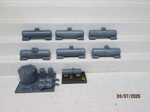 HO SCALE - 3D PRINTED TANKER WAGONS - X6 + OIL DEPOT