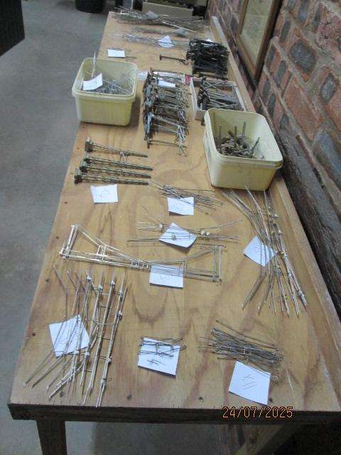 HO SCALE - LARGE AMOUNT OF OVERHEAD AND MAST POLES