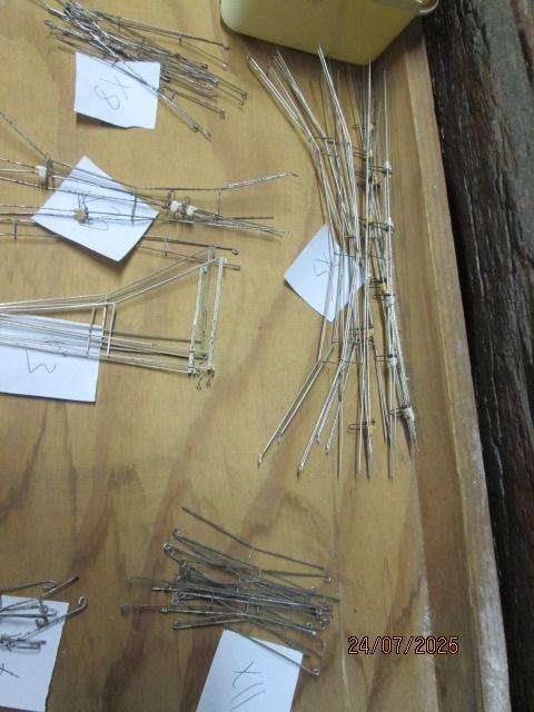 HO SCALE - LARGE AMOUNT OF OVERHEAD AND MAST POLES