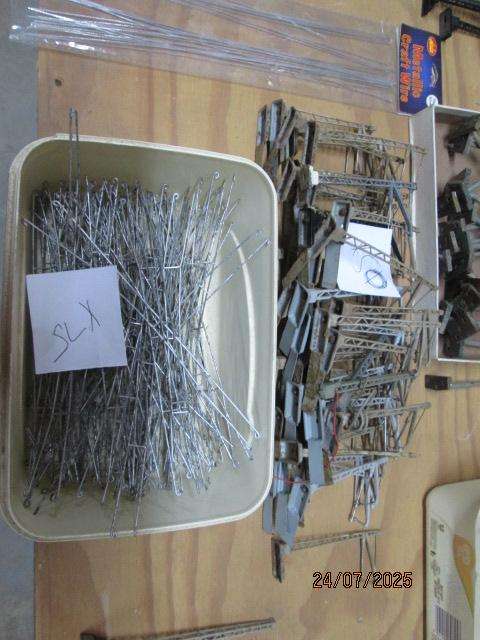 HO SCALE - LARGE AMOUNT OF OVERHEAD AND MAST POLES