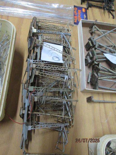 HO SCALE - LARGE AMOUNT OF OVERHEAD AND MAST POLES