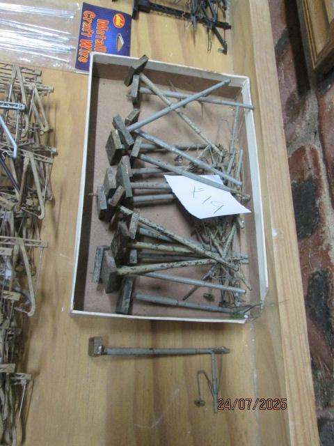 HO SCALE - LARGE AMOUNT OF OVERHEAD AND MAST POLES