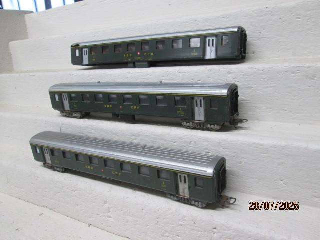 HO SCALE - LIMA - SBB-FFS SWISS COACHES - X2