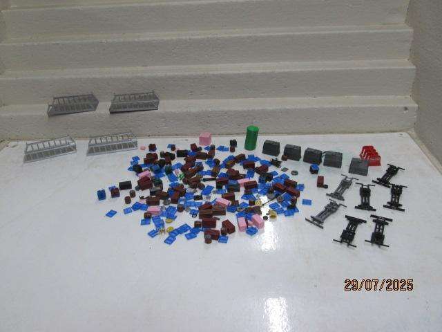 HO SCALE - LAZER CUT MODEL RAILWAY SCENERY BITS & PIECES
