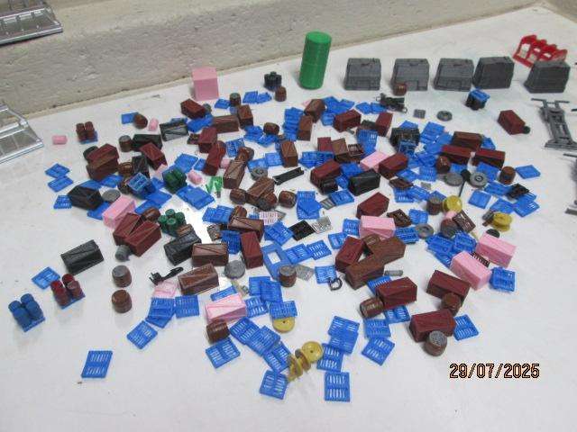 HO SCALE - LAZER CUT MODEL RAILWAY SCENERY BITS & PIECES