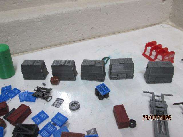 HO SCALE - LAZER CUT MODEL RAILWAY SCENERY BITS & PIECES