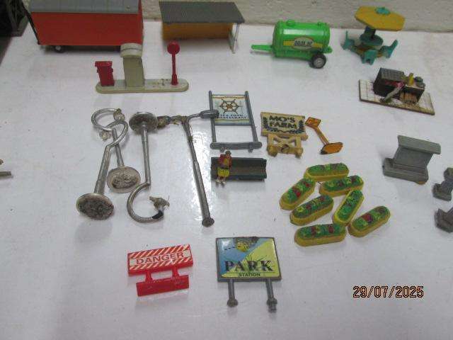 HO SCALE - LARGE AMOUNT OF MODEL RAILWAY SCENERY INCLUDING GRAVEYARD ETC