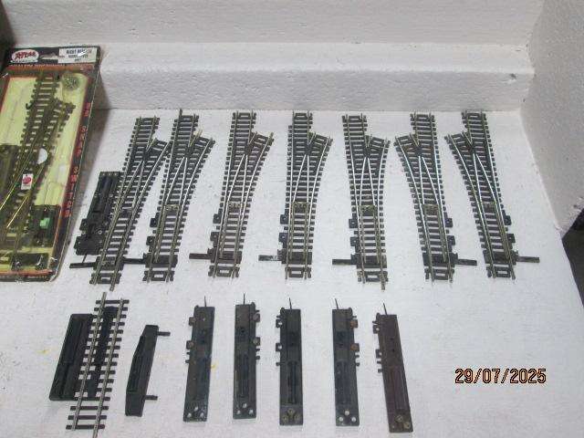 HO / OO SCALE - ATLAS - POINTS X8 + BITS AND PIECES