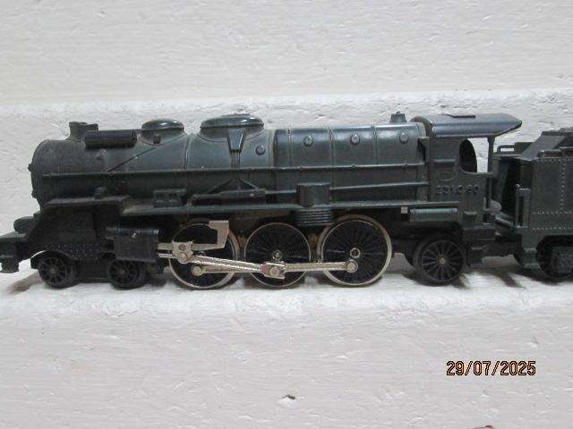 HO SCALE - JOUEF - 4-6-2 DARK GREEN STEAM LOCOMOTIVE