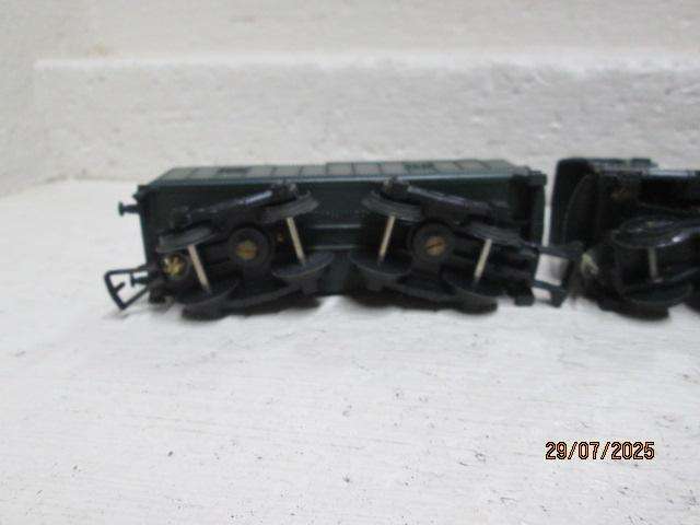 HO SCALE - JOUEF - 4-6-2 DARK GREEN STEAM LOCOMOTIVE