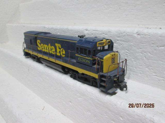 HO SCALE - ATHEARN - SANTE FE - DIESEL LOCOMOTIVE