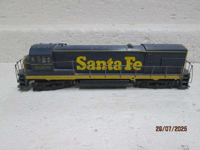 HO SCALE - ATHEARN - SANTE FE - DIESEL LOCOMOTIVE