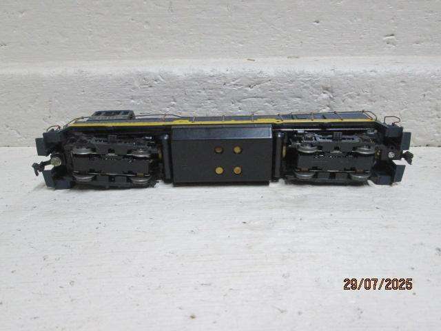 HO SCALE - ATHEARN - SANTE FE - DIESEL LOCOMOTIVE