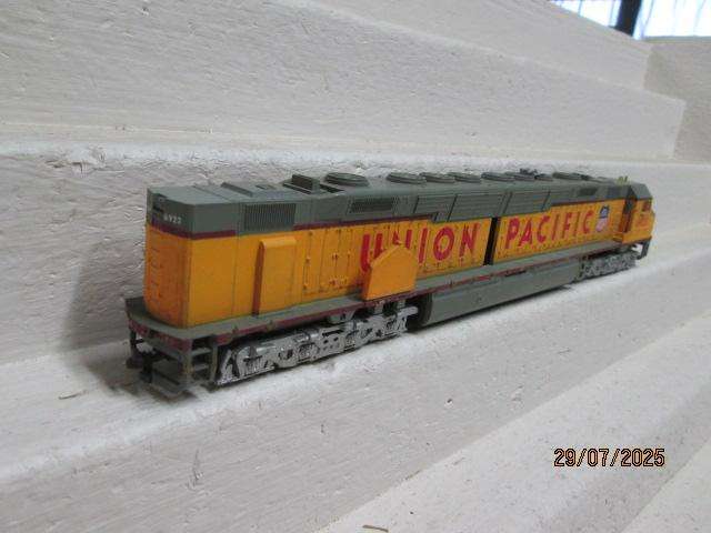 HO SCALE - BACHMANN - DD40X DIESEL LOCOMOTIVE