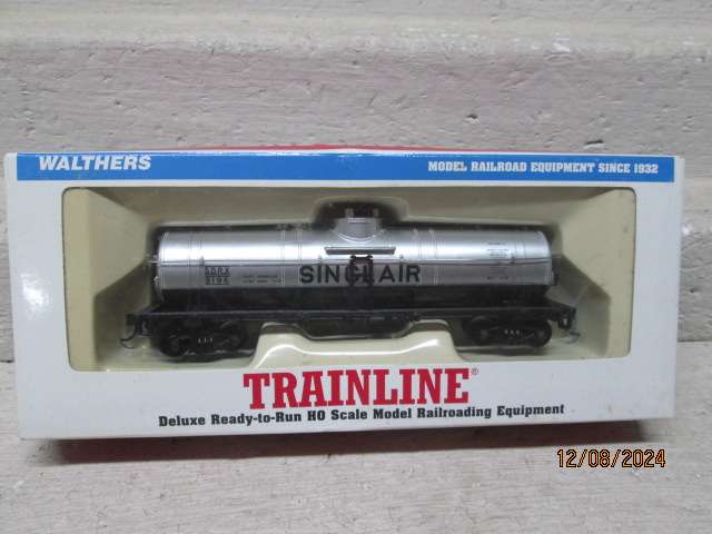 HO SCALE - WALTHERS - SINCLAIR SINGLE DOME TANKER - BOXED