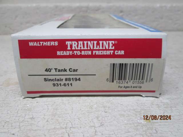 HO SCALE - WALTHERS - SINCLAIR SINGLE DOME TANKER - BOXED