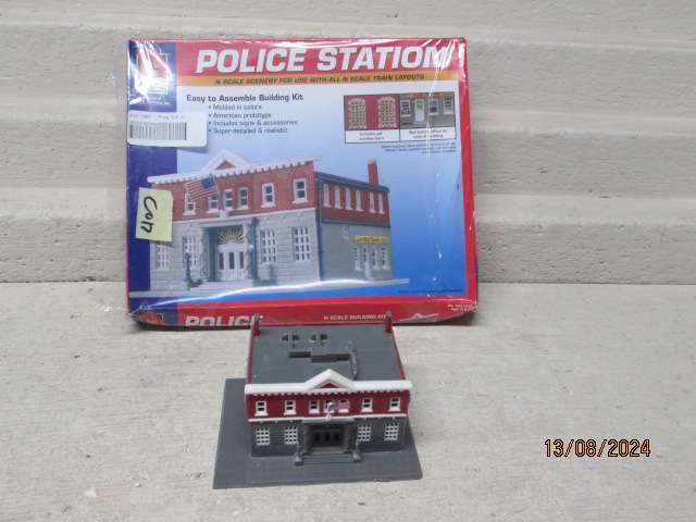 N SCALE - LIFE LIKE - POLICE STATION