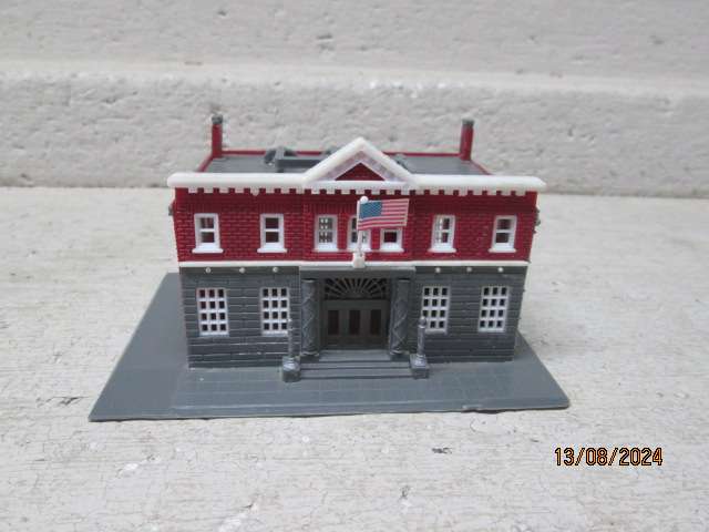 N SCALE - LIFE LIKE - POLICE STATION