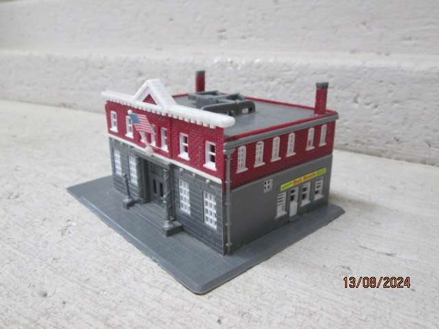 N SCALE - LIFE LIKE - POLICE STATION