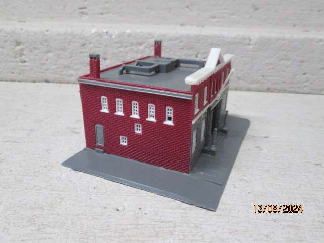 N SCALE - LIFE LIKE - POLICE STATION