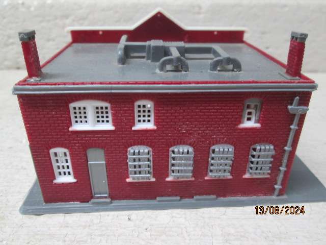 N SCALE - LIFE LIKE - POLICE STATION