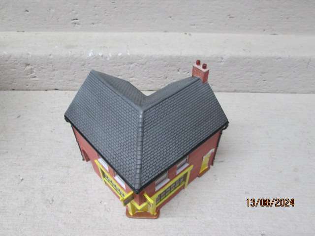 OO SCALE  - HORNBY SKALEDALE - VILLAGE GENERAL STORE - BOXED
