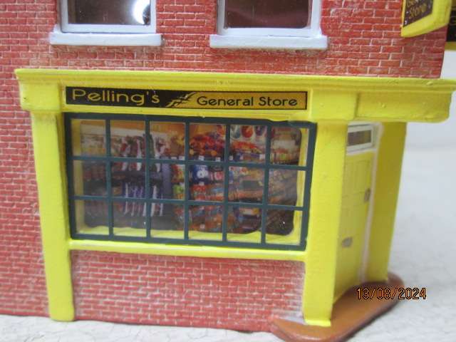 OO SCALE  - HORNBY SKALEDALE - VILLAGE GENERAL STORE - BOXED