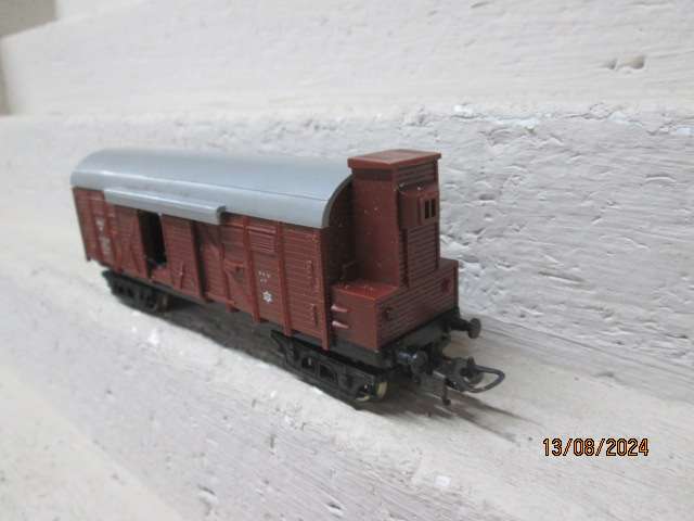 HO SCALE - LIMA - SNCF GAURDS VAN - BOXED