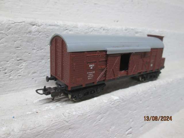 HO SCALE - LIMA - SNCF GAURDS VAN - BOXED