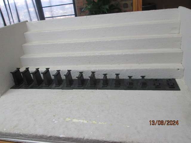 HO SCALE - BACHMANN - EZ TRACK SUPPORTS - X14 - BOXED