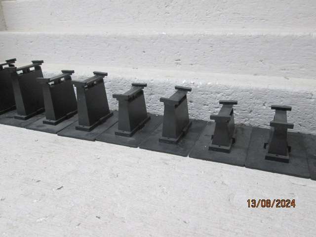 HO SCALE - BACHMANN - EZ TRACK SUPPORTS - X14 - BOXED