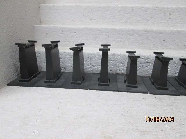 HO SCALE - BACHMANN - EZ TRACK SUPPORTS - X14 - BOXED