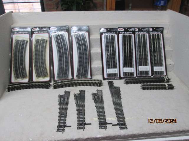 HO / OO SCALE - ATLAS TRACK - LARGE AMOUNT - X73 PIECES