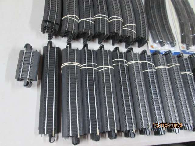 HO / OO SCALE - BACHMANN - BLACK EZ TRACK - LARGE AMOUNT - X96 PIECES