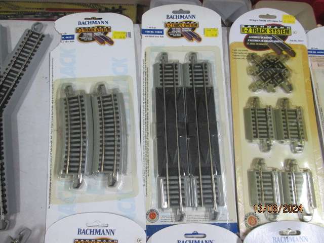 HO / OO SCALE - BACHMANN - GREY EZ TRACK - LARGE AMOUNT - X56 PIECES