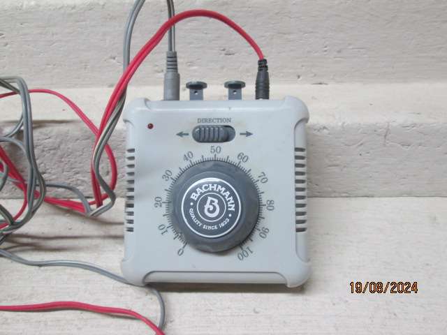 HO / OO SCALE - BACHMANN - TRANSFORMER + CONTROLLER