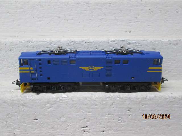 HO SCALE - LIMA - SAR - BLUE 5E ELECTRIC LOCOMOTIVE - BOXED