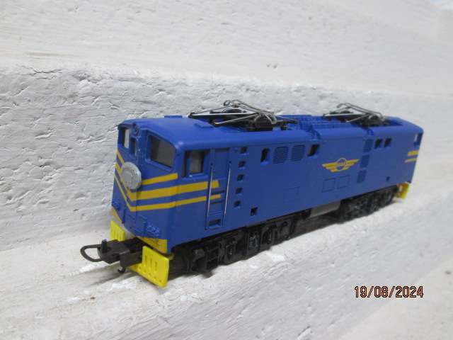 HO SCALE - LIMA - SAR - BLUE 5E ELECTRIC LOCOMOTIVE - BOXED